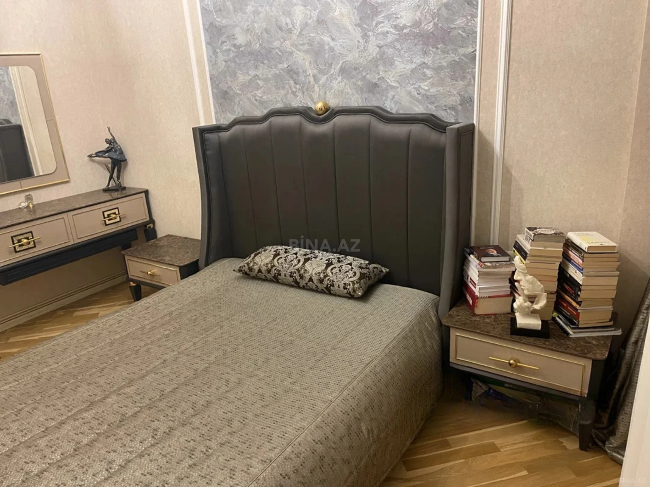 Satılır 4 otaqlı mənzil 186 m²