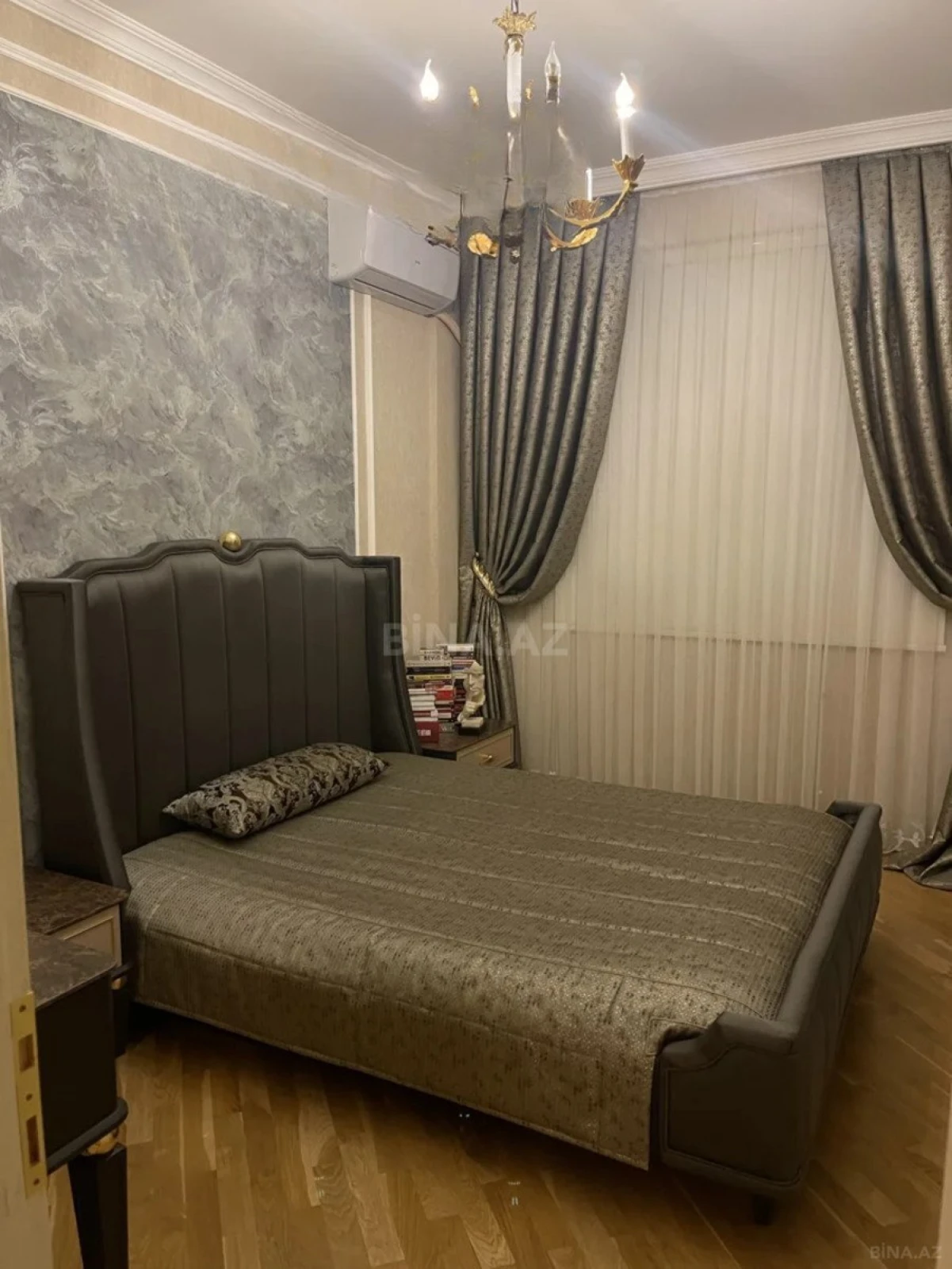 Satılır 4 otaqlı mənzil 186 m²