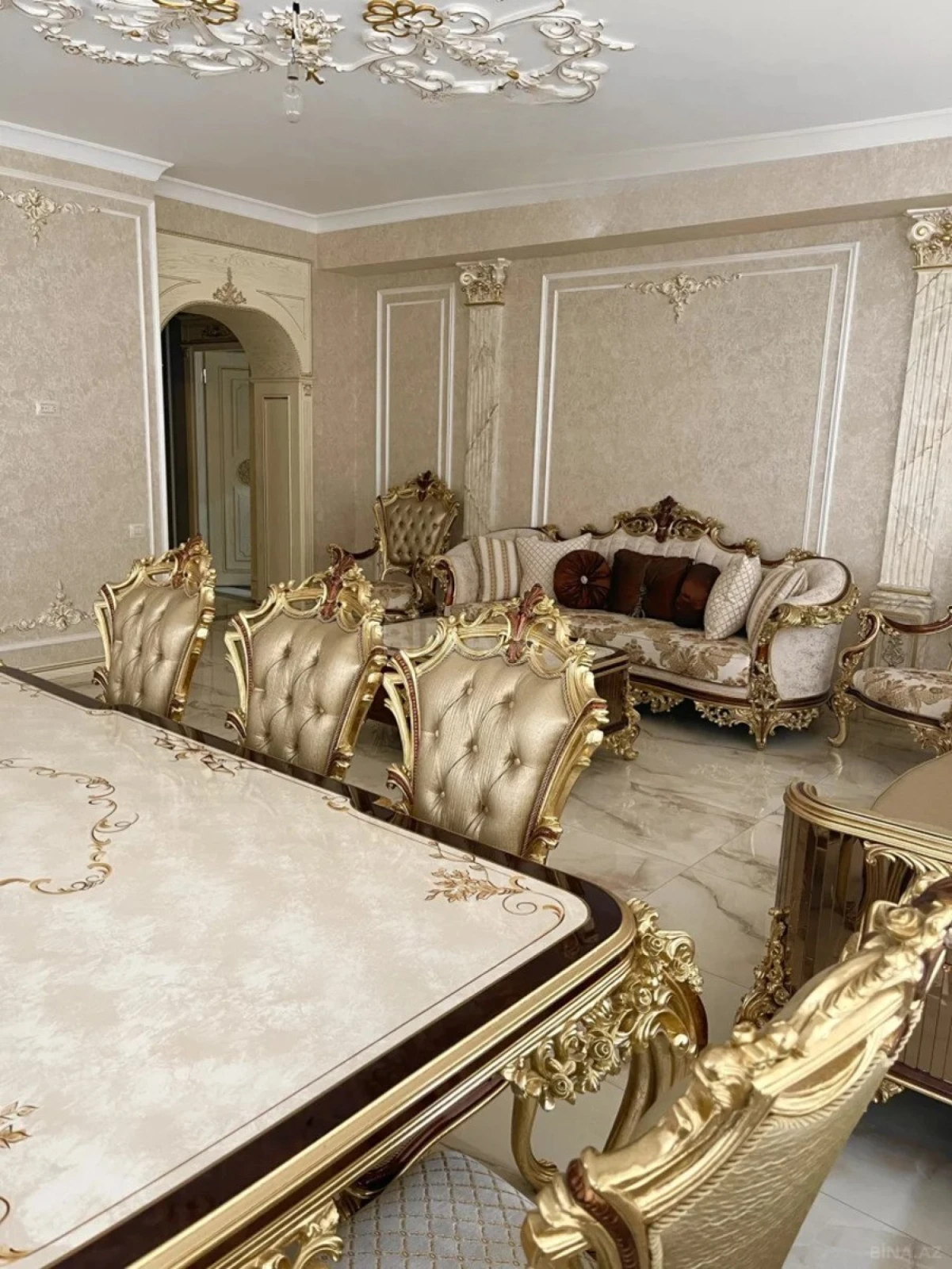 Satılır 4 otaqlı mənzil 186 m²