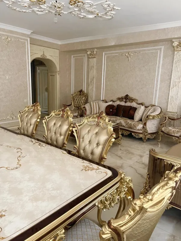 Satılır 4 otaqlı mənzil 186 m²