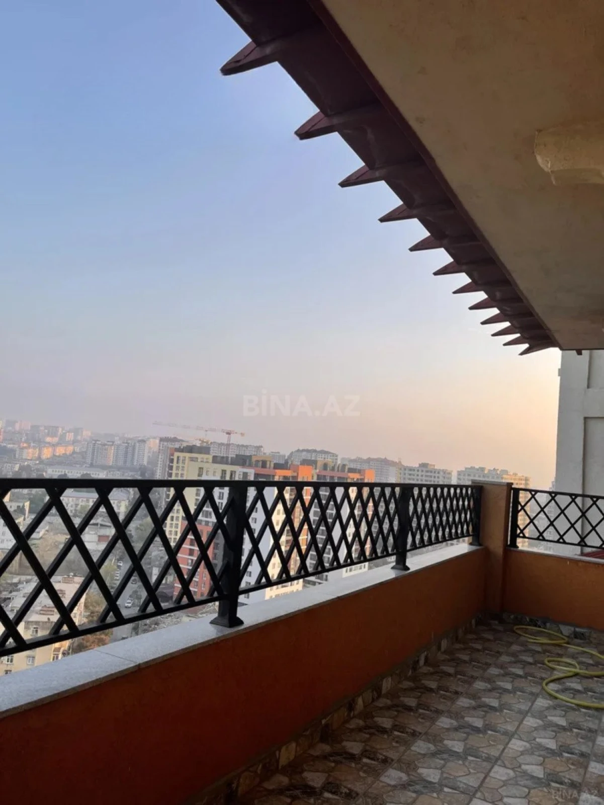 Satılır 4 otaqlı mənzil 186 m²
