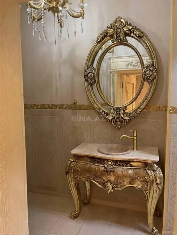 Satılır 4 otaqlı mənzil 186 m²