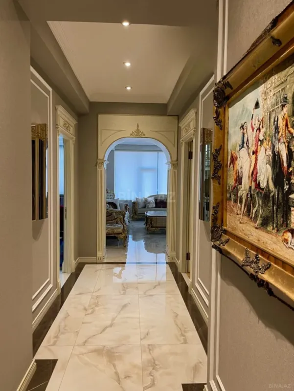 Satılır 4 otaqlı mənzil 186 m²