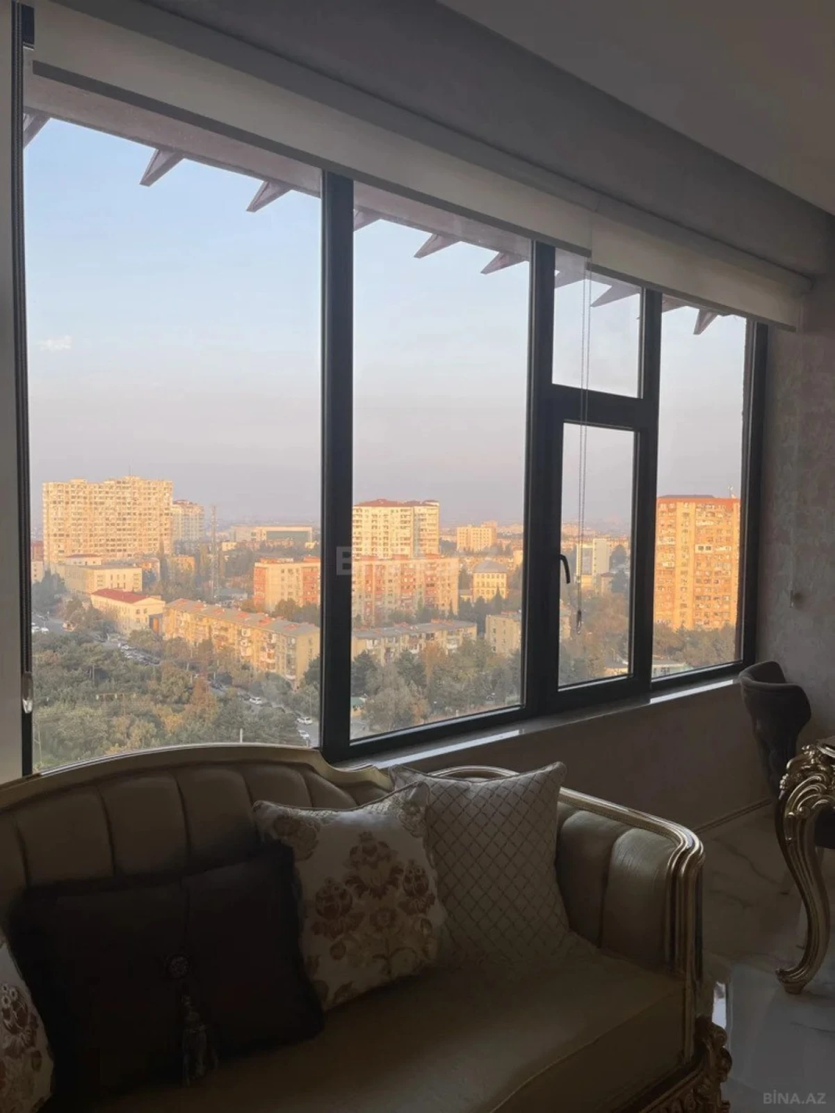 Satılır 4 otaqlı mənzil 186 m²