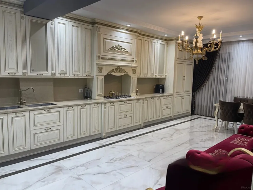 Satılır 4 otaqlı mənzil 186 m²