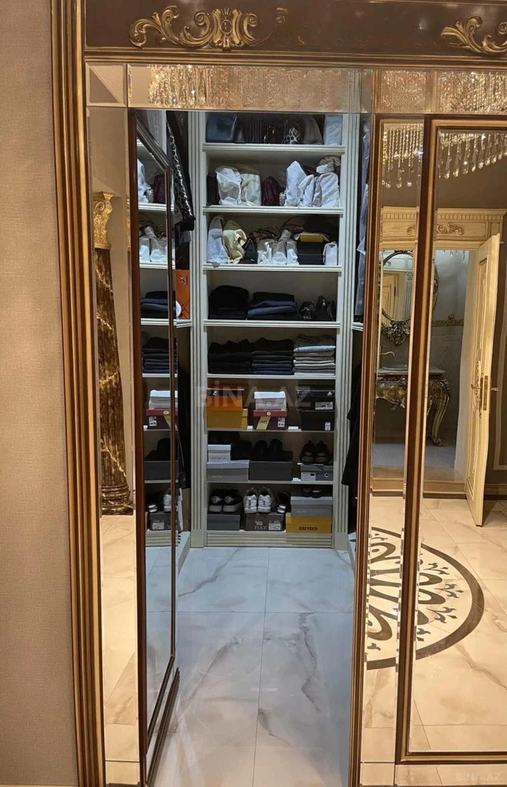 Satılır 4 otaqlı mənzil 186 m²