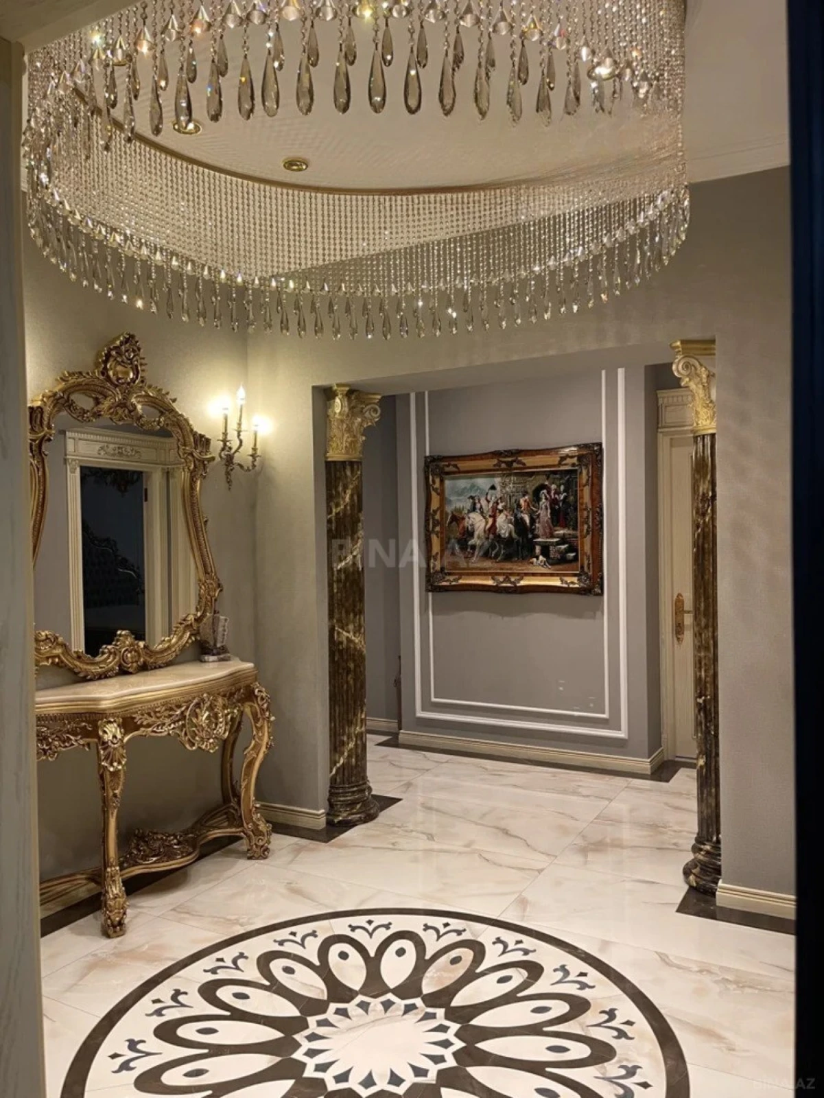 Satılır 4 otaqlı mənzil 186 m²