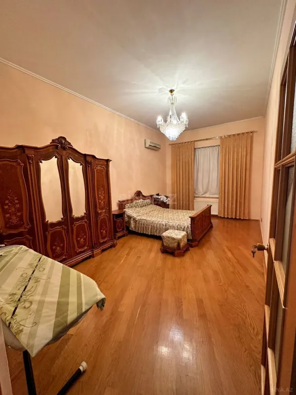 Kirayə verilir 6 otaqlı mənzil 350 m²