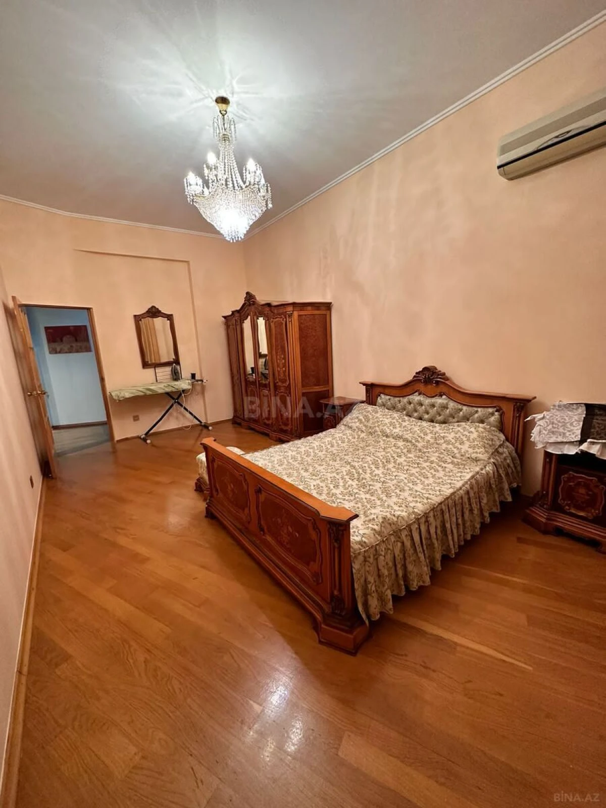 Kirayə verilir 6 otaqlı mənzil 350 m²