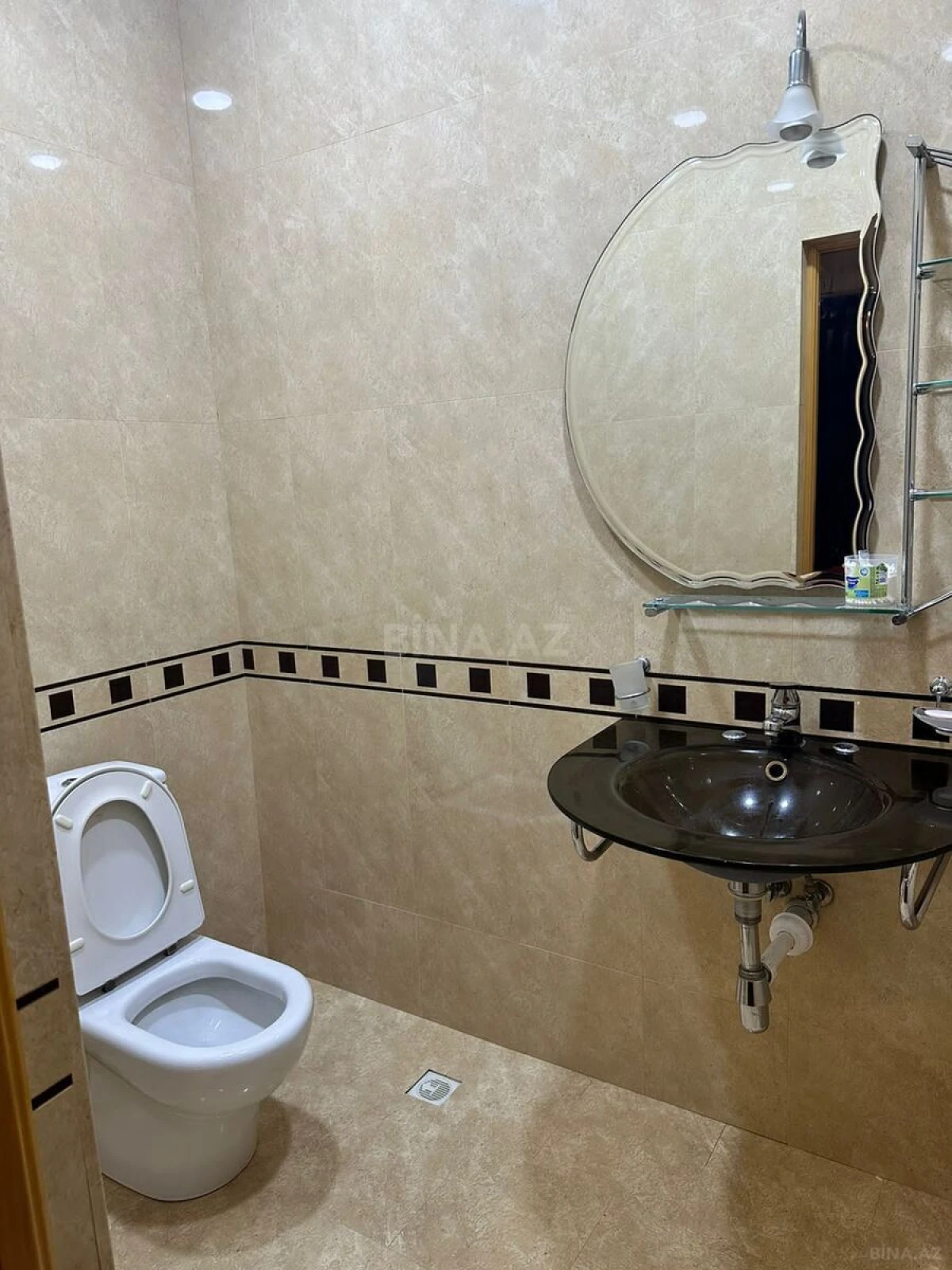 Kirayə verilir 6 otaqlı mənzil 350 m²