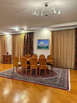 Kirayə verilir 6 otaqlı mənzil 350 m²