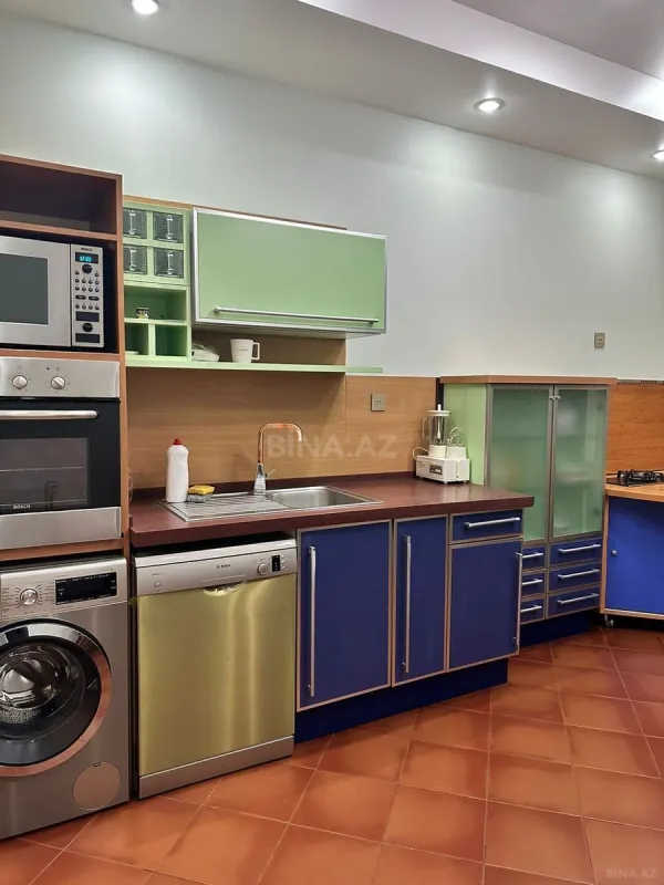 Kirayə verilir 6 otaqlı mənzil 350 m²