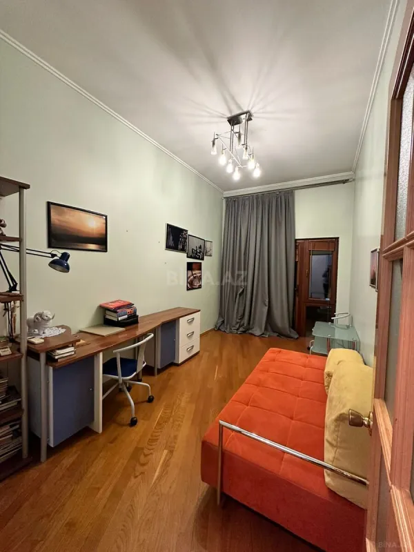 Kirayə verilir 6 otaqlı mənzil 350 m²