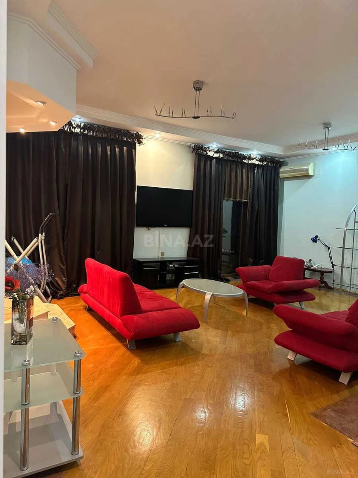 Kirayə verilir 6 otaqlı mənzil 350 m²
