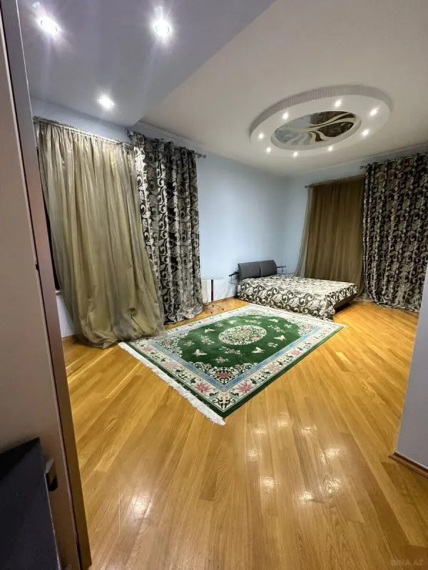 Kirayə verilir 6 otaqlı mənzil 350 m²