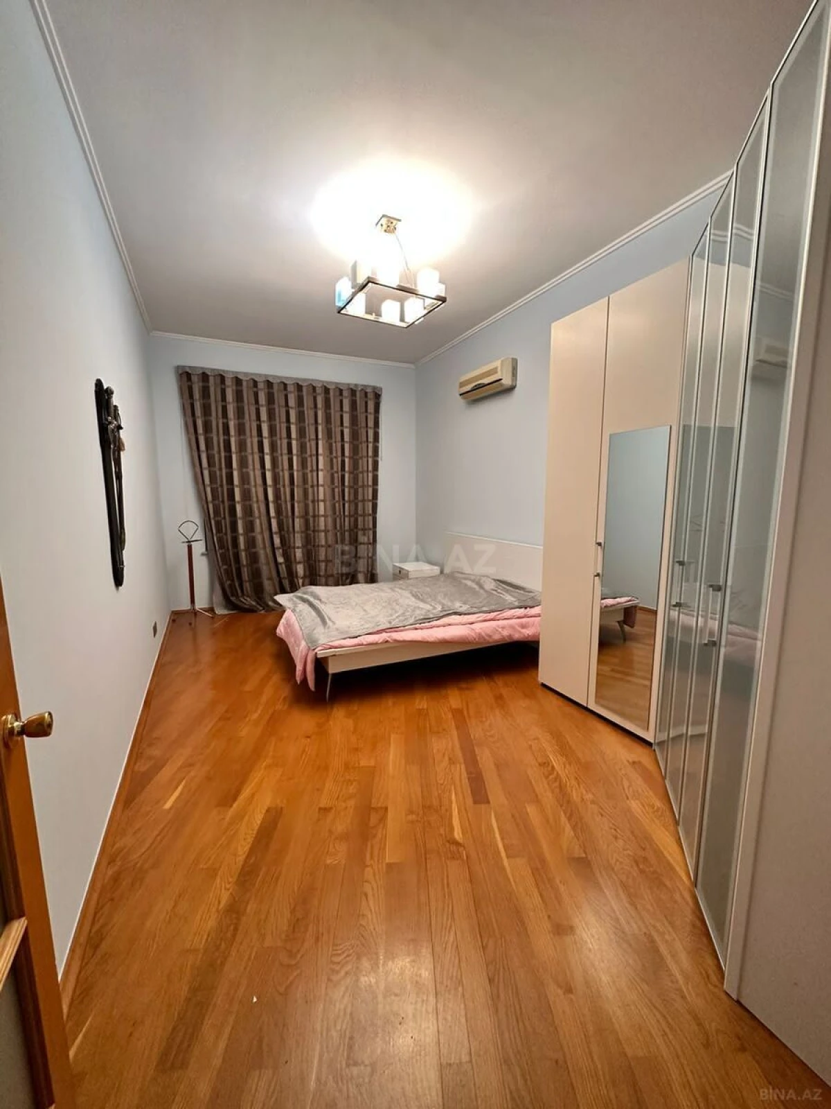 Kirayə verilir 6 otaqlı mənzil 350 m²