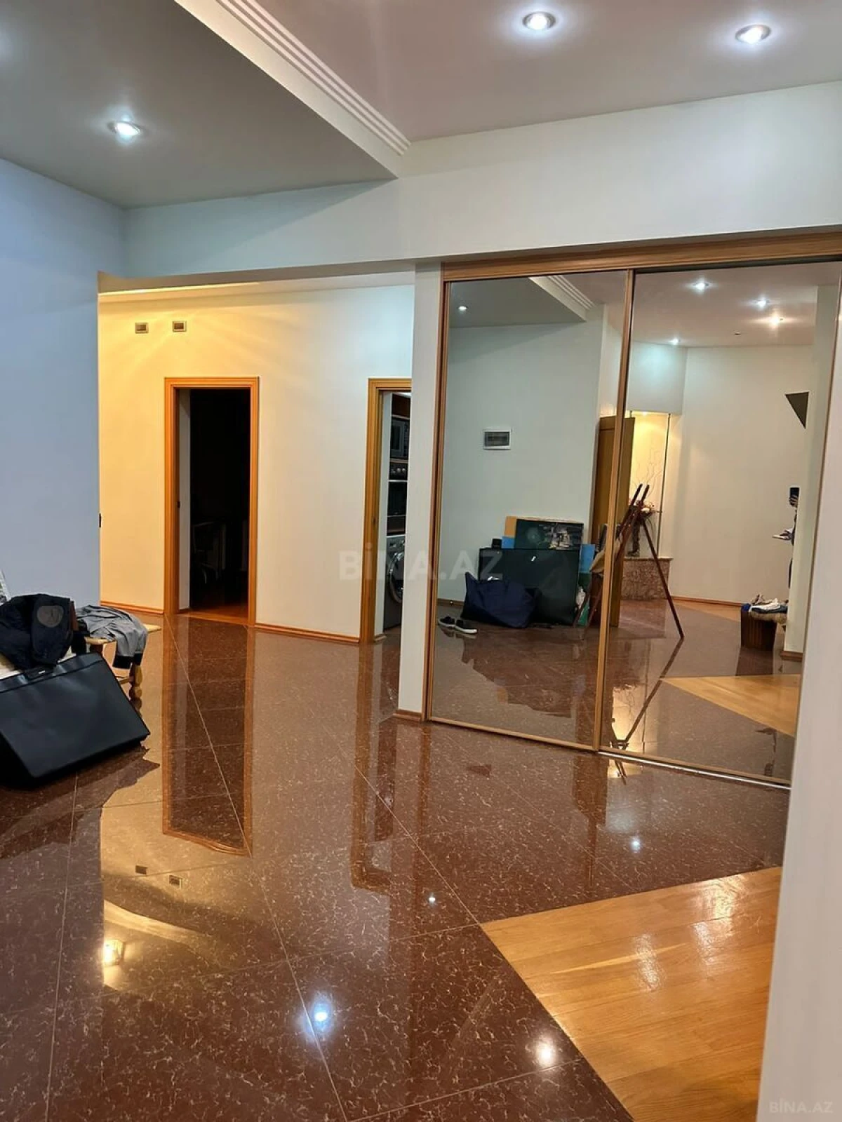 Kirayə verilir 6 otaqlı mənzil 350 m²