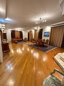 Kirayə verilir 6 otaqlı mənzil 350 m²