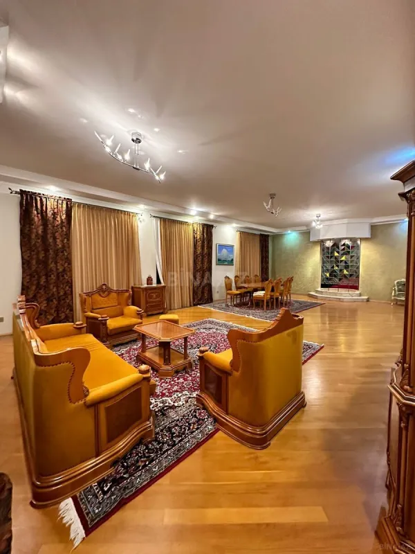 Kirayə verilir 6 otaqlı mənzil 350 m²