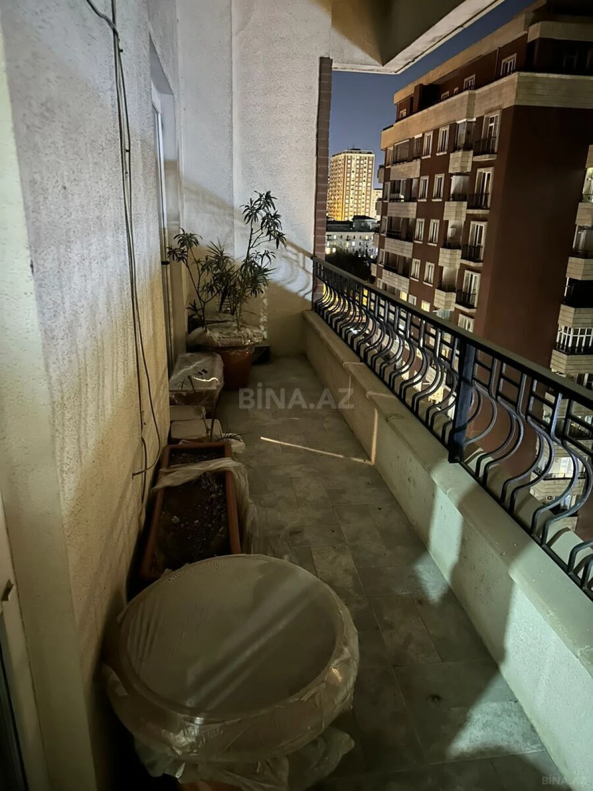 Kirayə verilir 6 otaqlı mənzil 350 m²