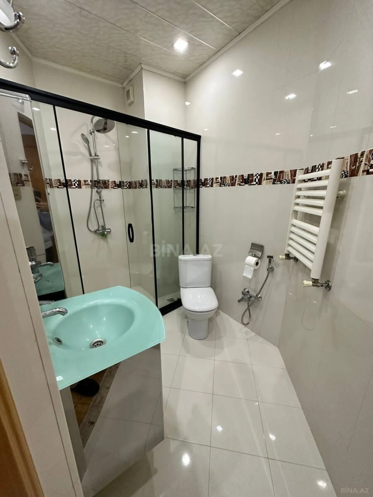 Kirayə verilir 6 otaqlı mənzil 350 m²