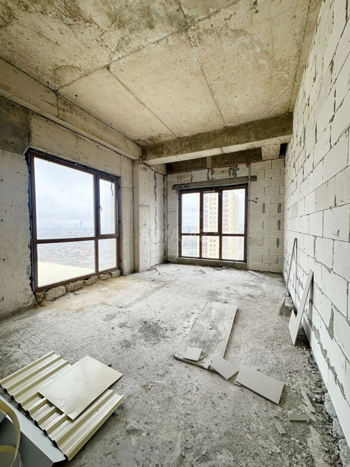 Satılır 2 otaqlı mənzil 80 m²