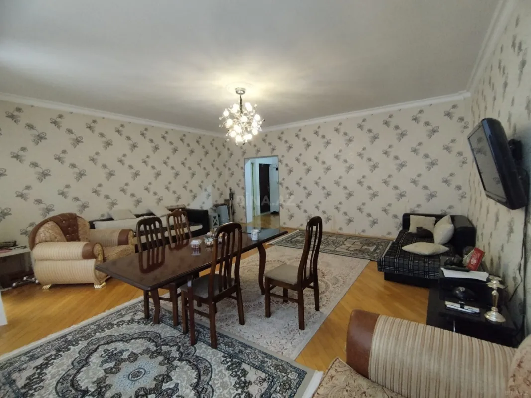 Satılır 4 otaqlı mənzil 147 m²
