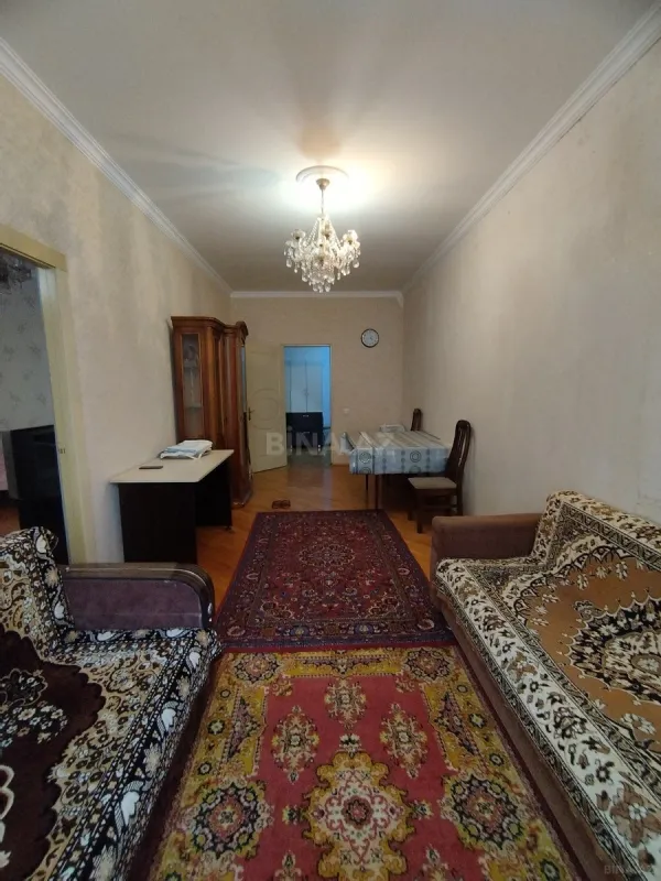 Satılır 4 otaqlı mənzil 147 m²