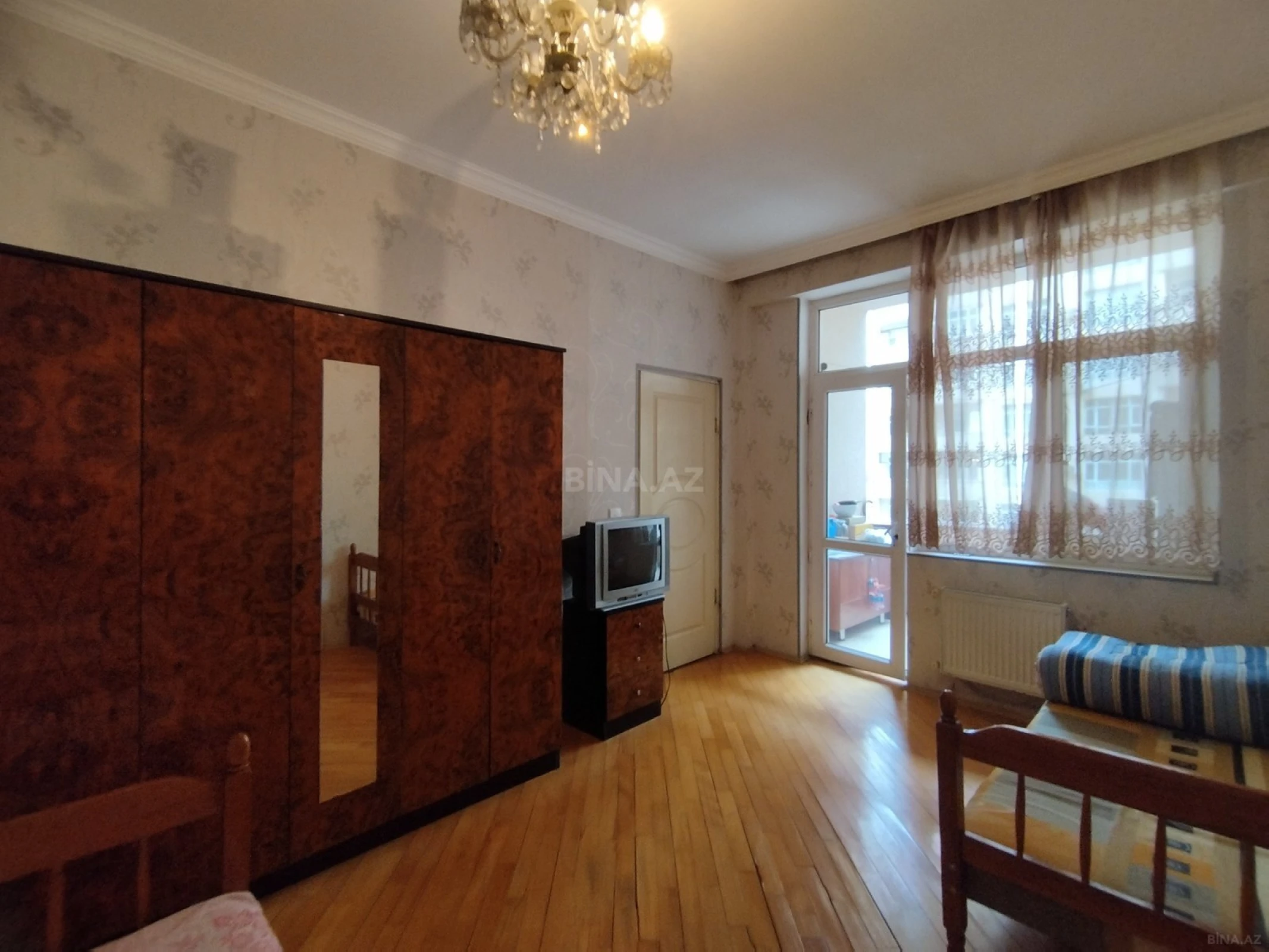 Satılır 4 otaqlı mənzil 147 m²