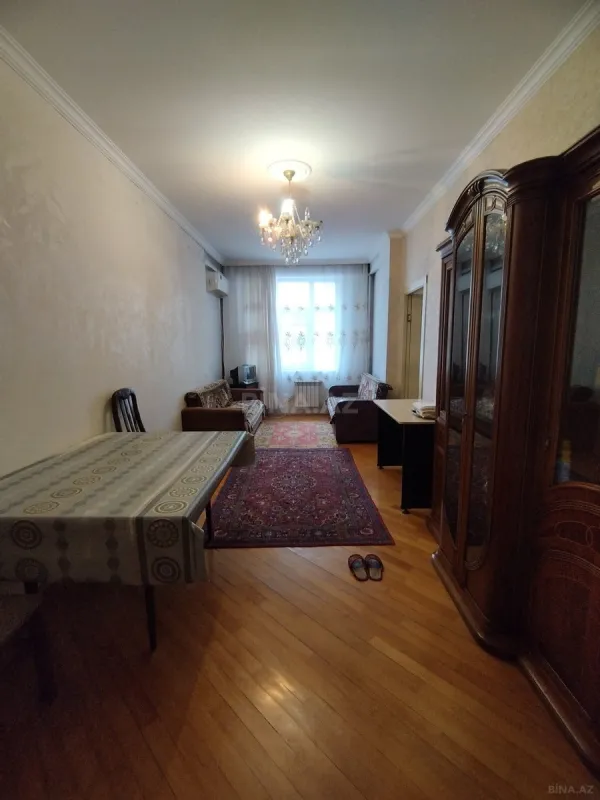 Satılır 4 otaqlı mənzil 147 m²