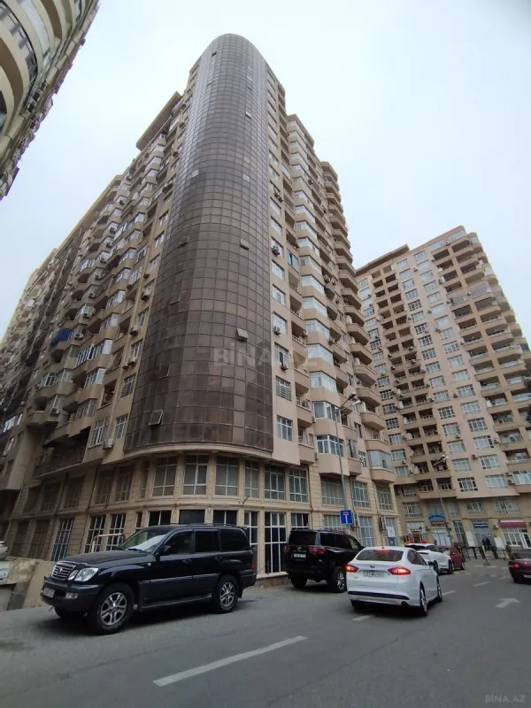 Satılır 4 otaqlı mənzil 147 m²