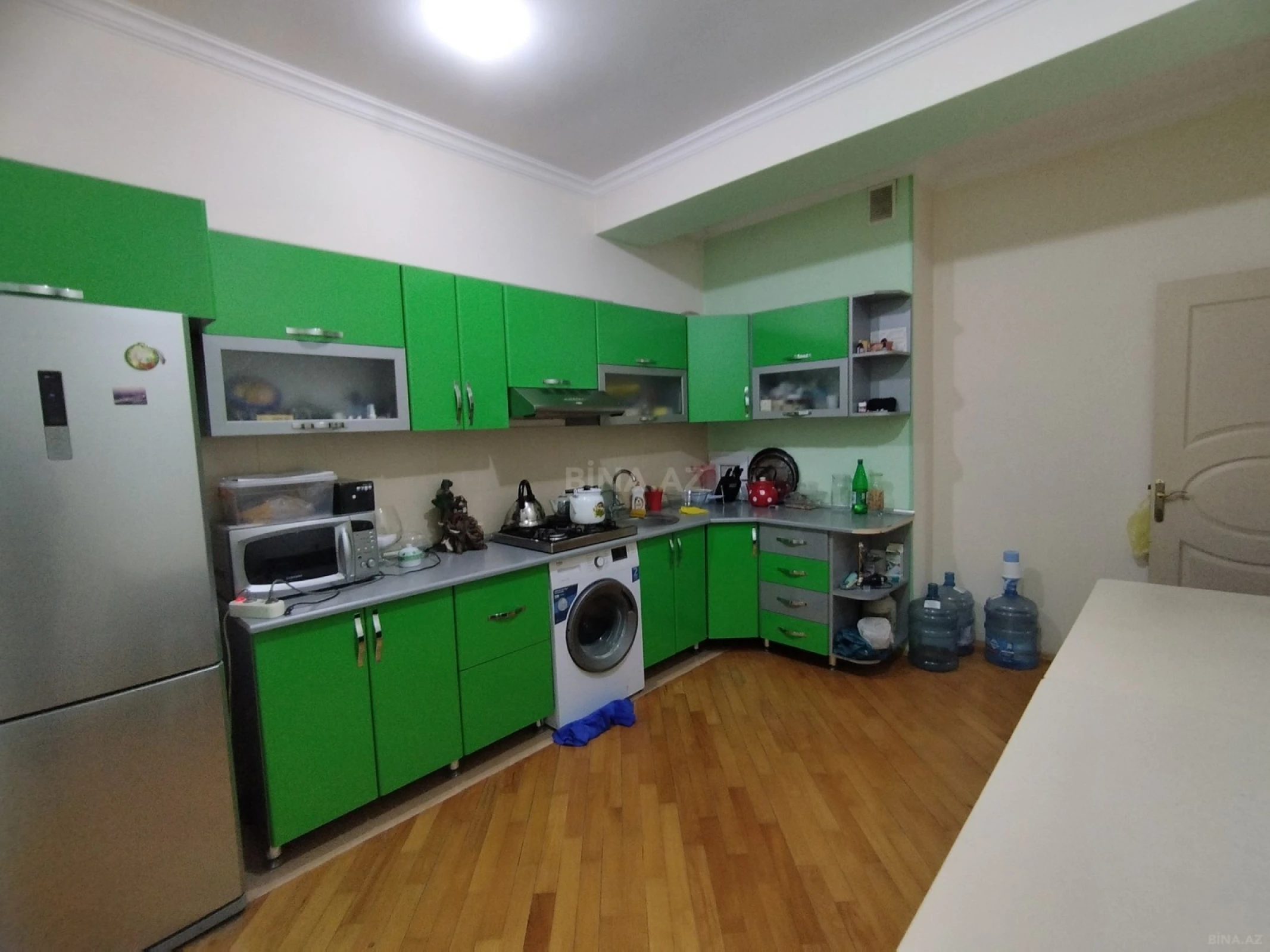 Satılır 4 otaqlı mənzil 147 m²