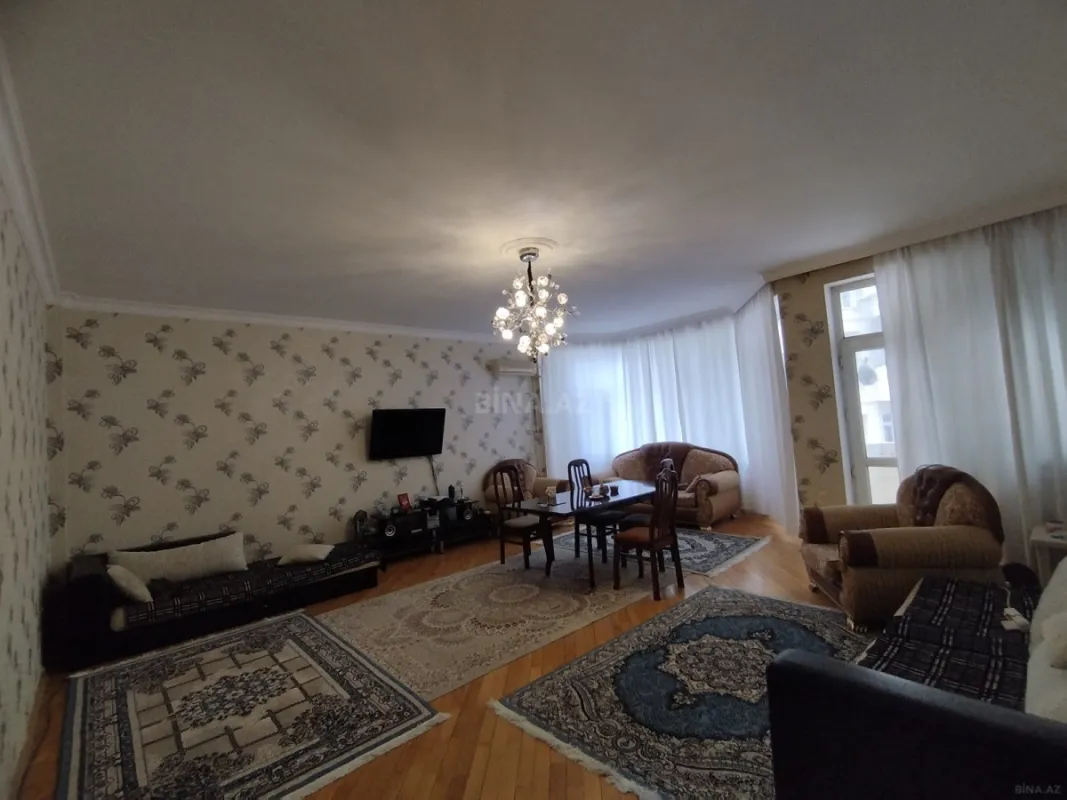 Satılır 4 otaqlı mənzil 147 m²