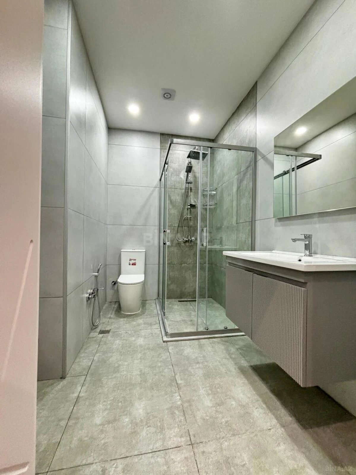 Satılır 2 otaqlı mənzil 60.7 m²