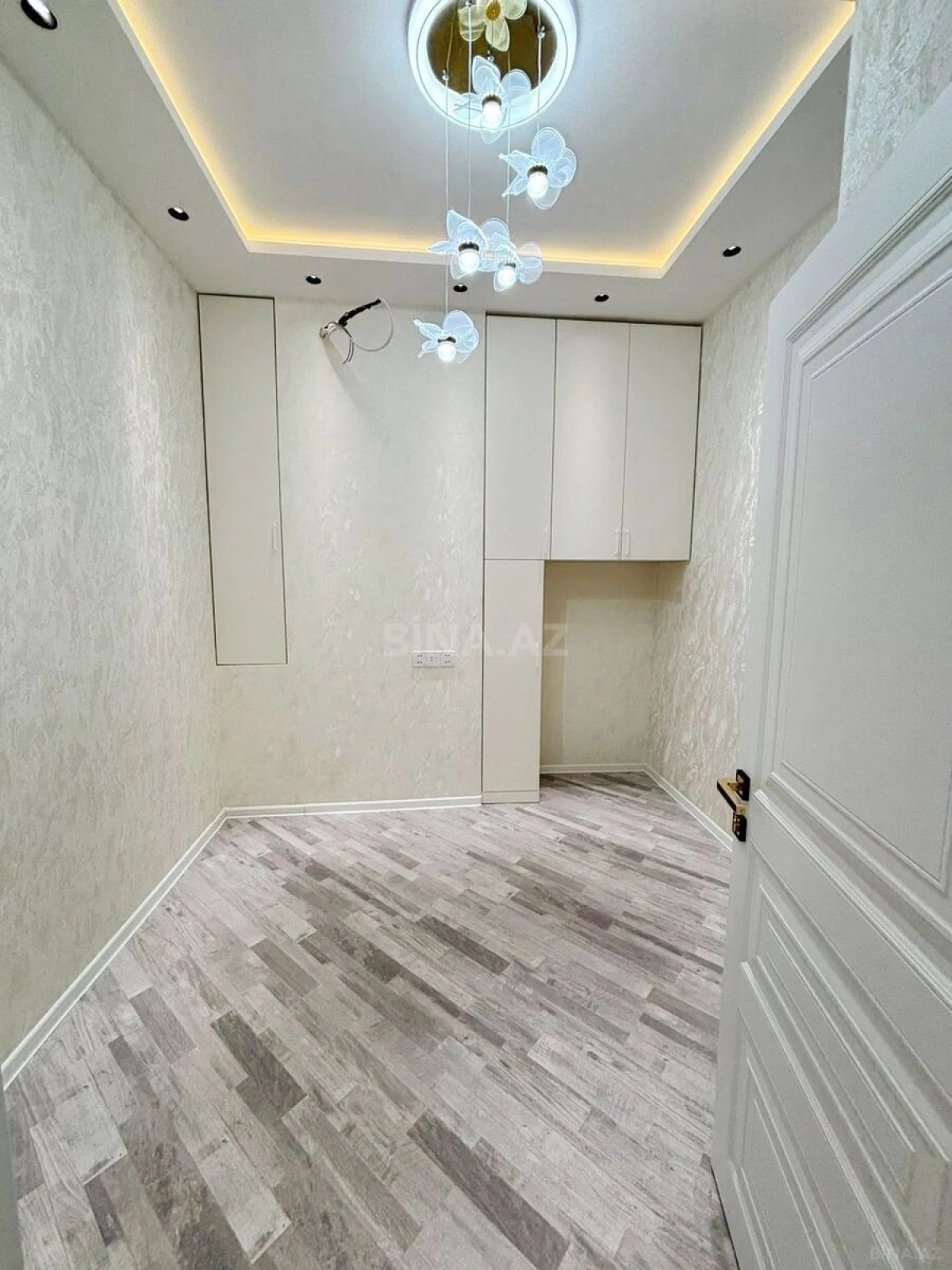 Satılır 2 otaqlı mənzil 63 m²
