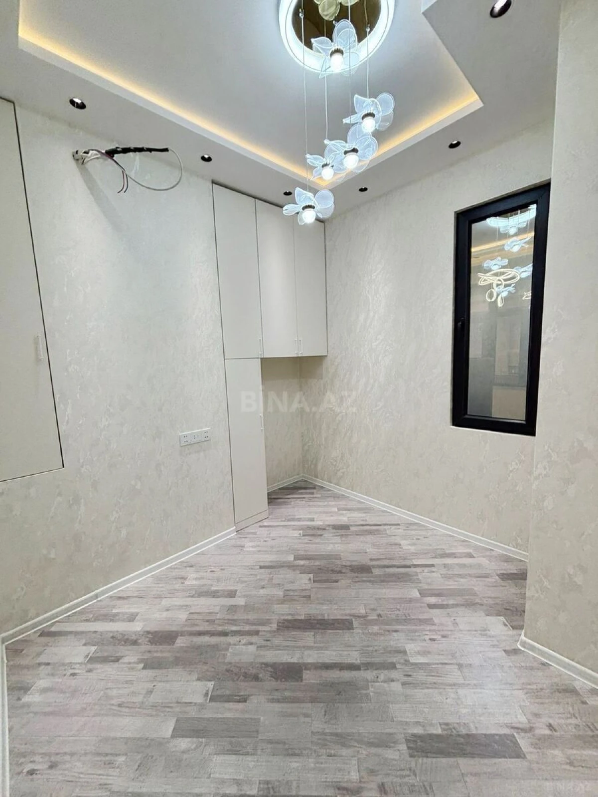 Satılır 2 otaqlı mənzil 63 m²
