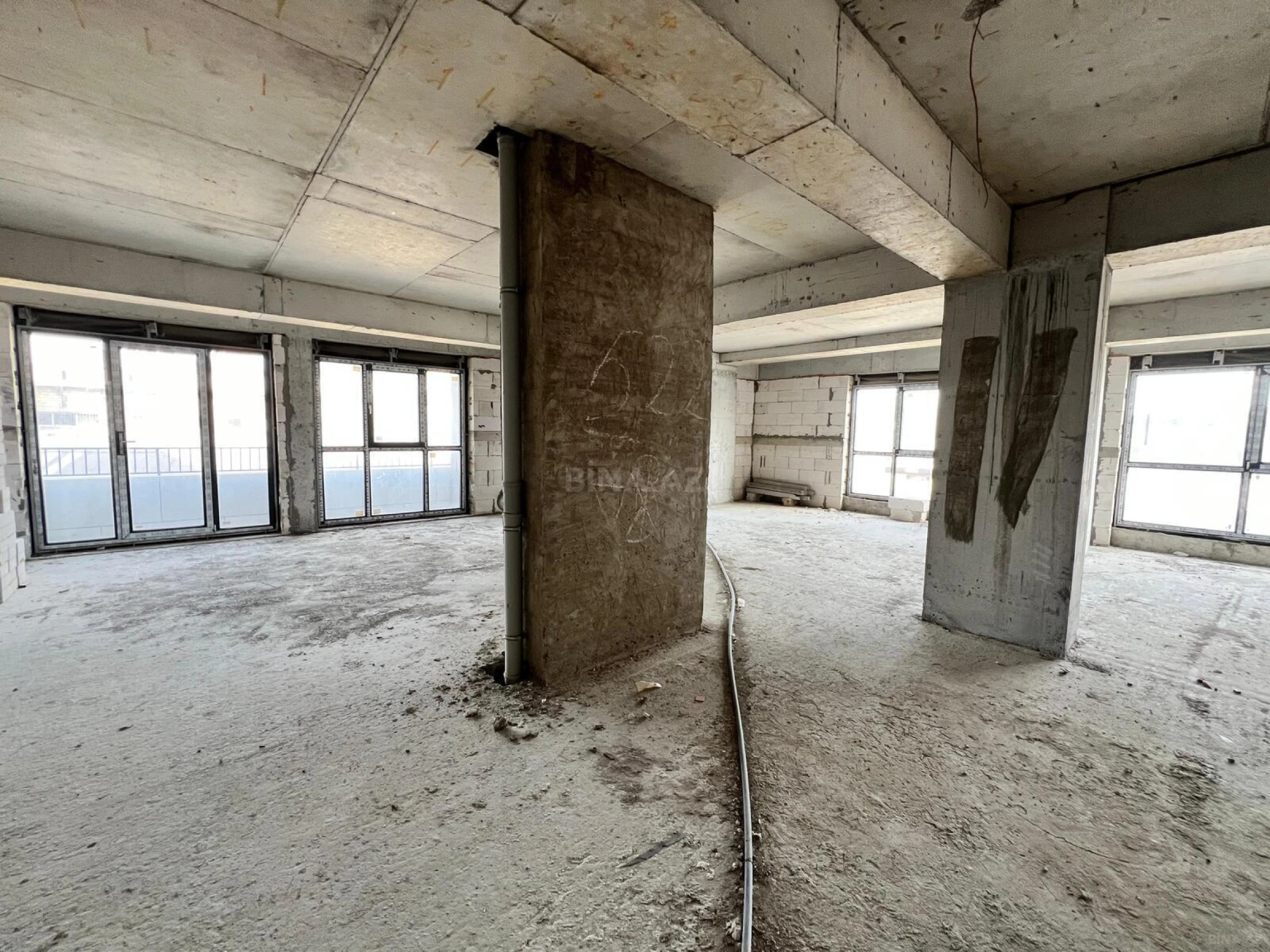 Satılır 3 otaqlı mənzil 127 m²