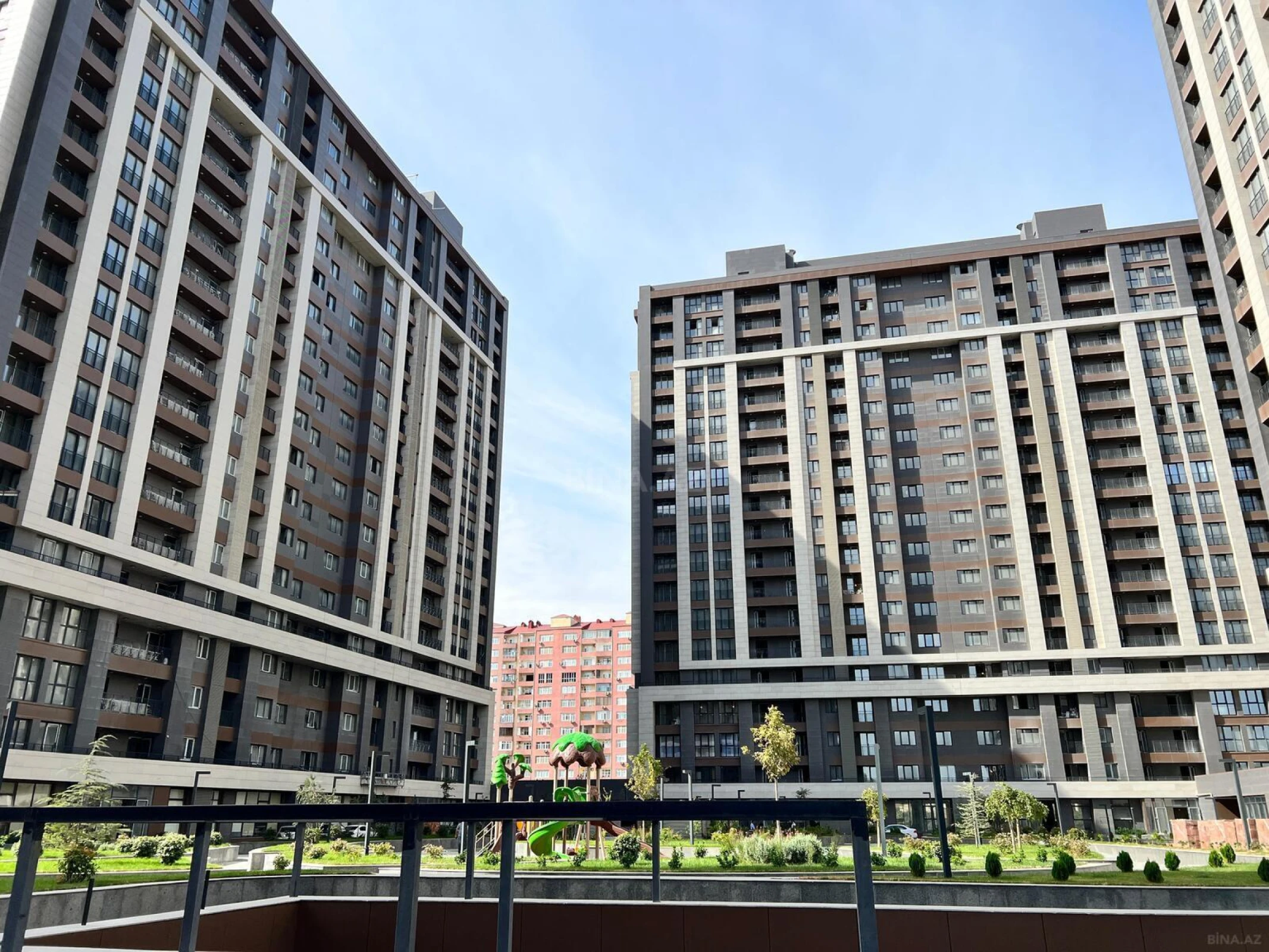 Satılır 3 otaqlı mənzil 127 m²