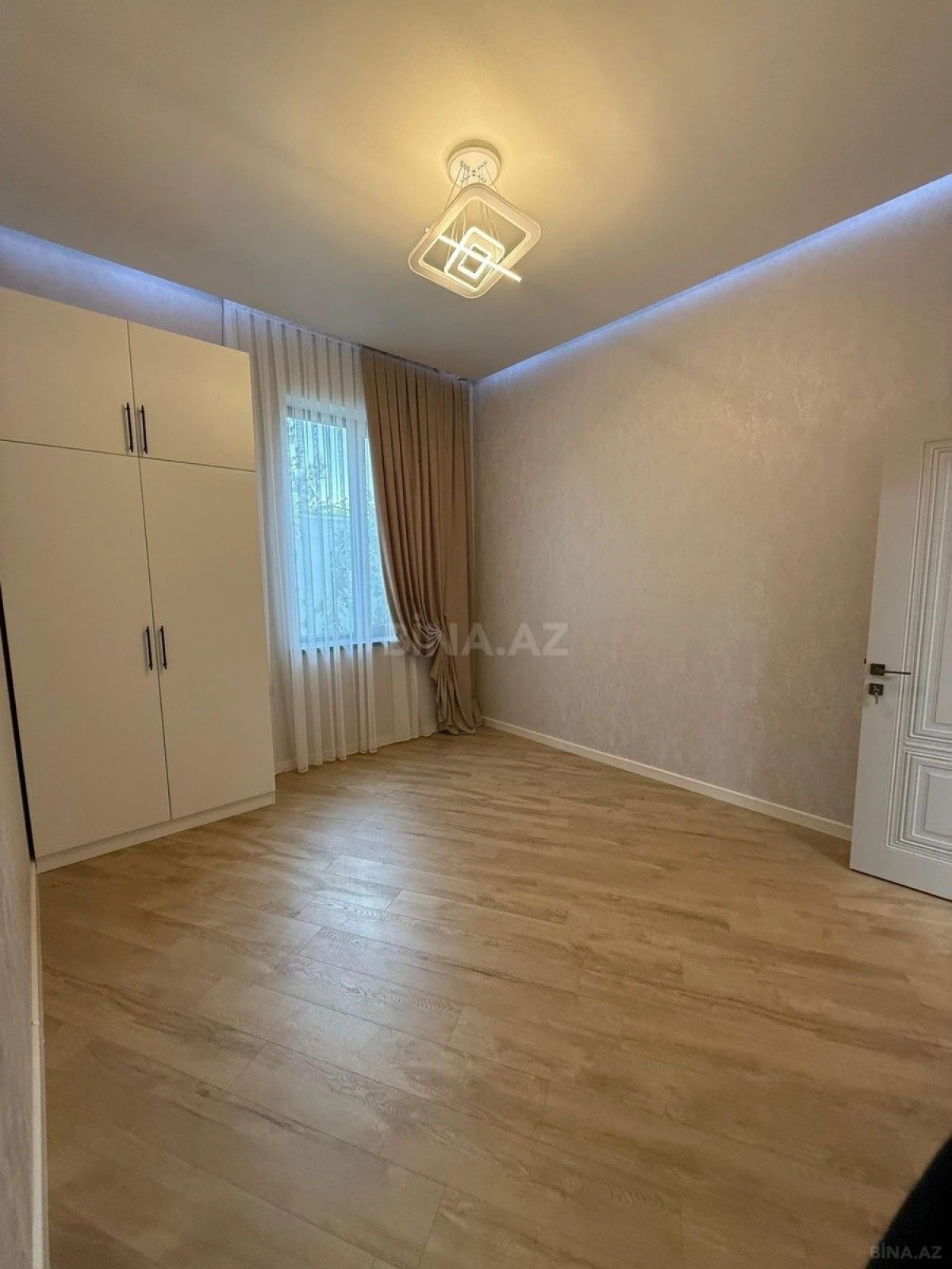 Satılır 4 otaqlı həyət evi 265 m²