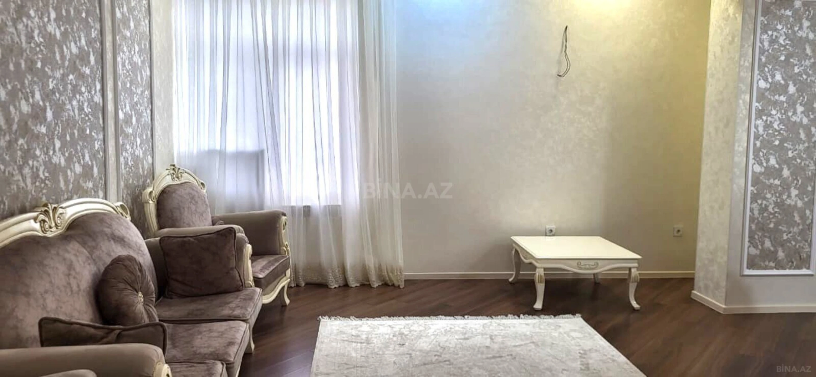 Satılır 4 otaqlı mənzil 145 m²