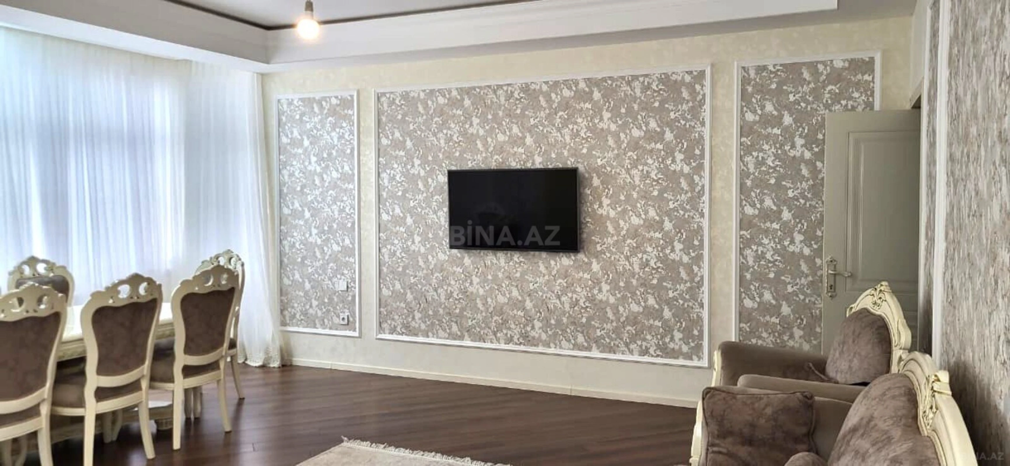 Satılır 4 otaqlı mənzil 145 m²