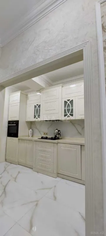 Satılır 4 otaqlı mənzil 145 m²