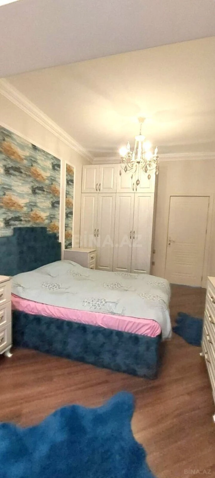Satılır 4 otaqlı mənzil 145 m²