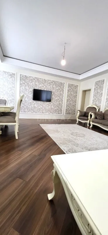 Satılır 4 otaqlı mənzil 145 m²