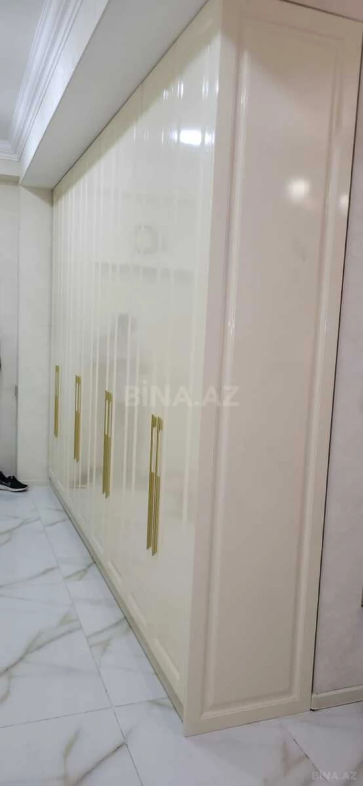 Satılır 4 otaqlı mənzil 145 m²