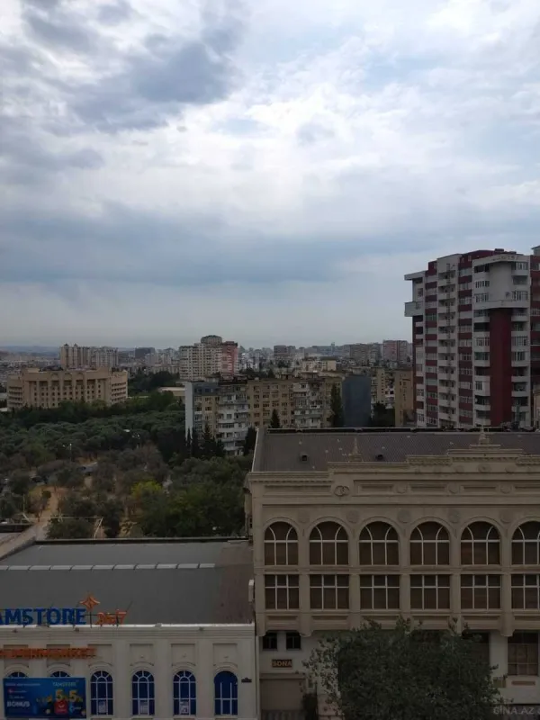 Satılır 4 otaqlı mənzil 110 m²