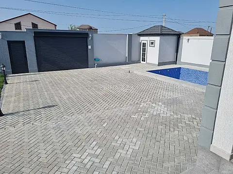 Satılır 4 otaqlı həyət evi 200 m²