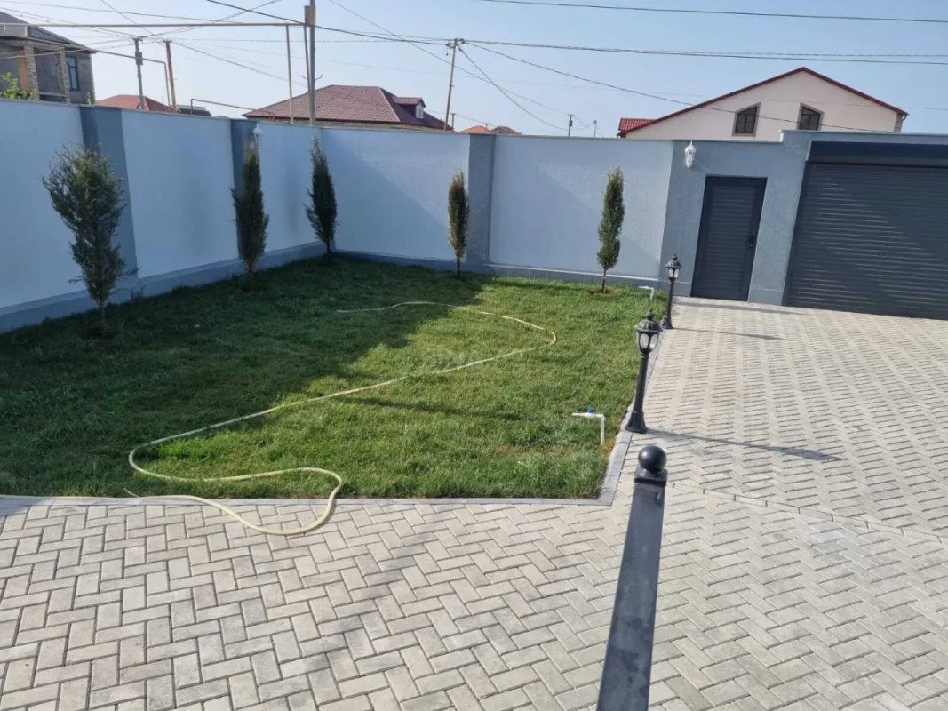 Satılır 4 otaqlı həyət evi 200 m²
