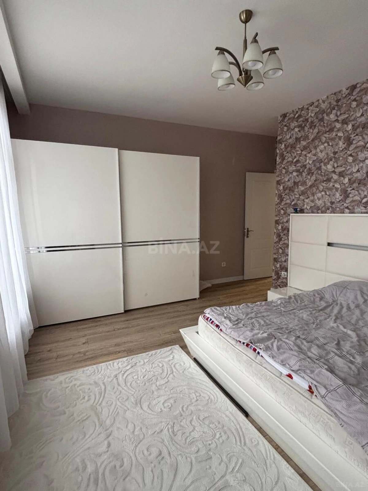 Satılır 5 otaqlı həyət evi 175 m²