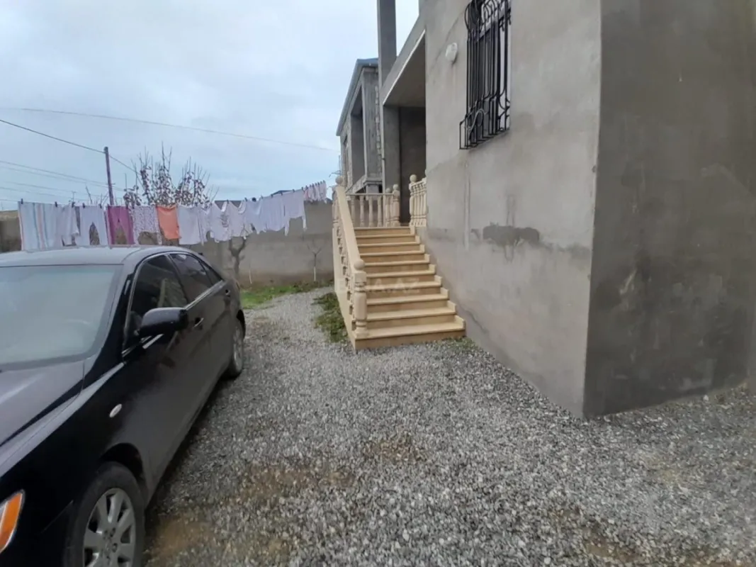 Satılır 7 otaqlı həyət evi 220 m²